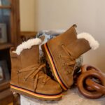 Boots UK BEARPAW Kids Retro Mondi Youth Hickory 44J6598 - Image 8
