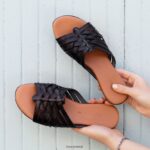 Sandals UK BEARPAW Women Elisa Black 44J6384 - Image 8