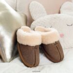 Slippers UK BEARPAW Kids Loki Youth Hickory Caviar 44J6614 - Image 7